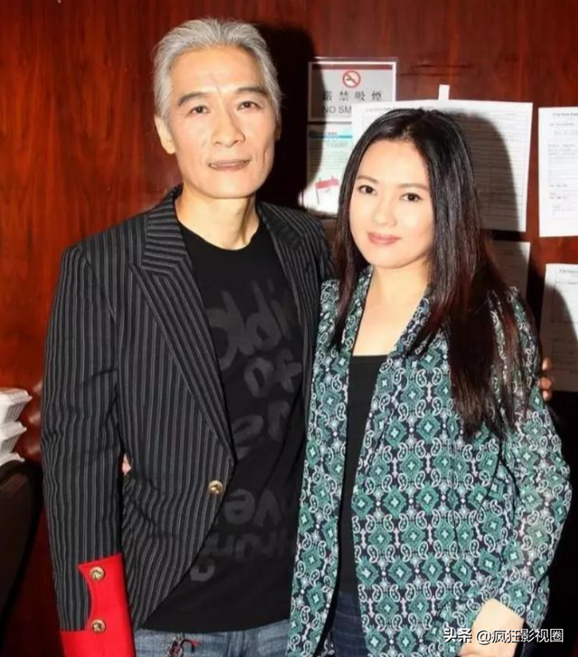 蜜桃女神李丽珍，被闺蜜“出卖”险些跳楼，56岁活成真玉女