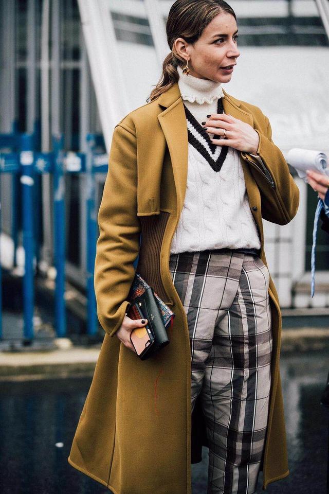 这背心神奇了，别的衣服最多不挑身材，它连性别都不挑，男女通杀