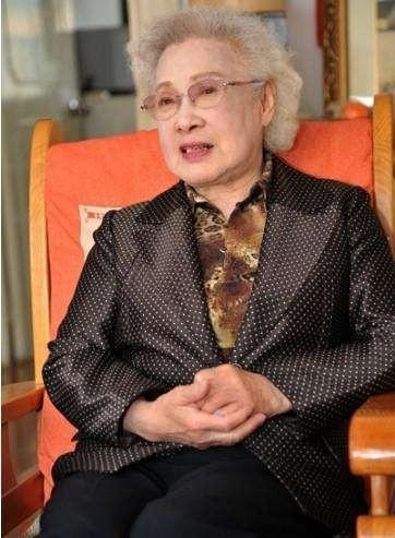 被周总理称为“中国最美女性”,已99岁的秦怡老了依旧如此美丽