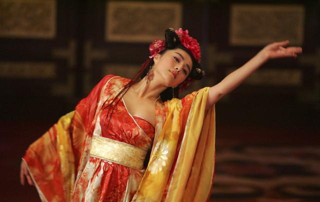 杨贵妃：入宫16年，颠覆半个唐朝，王的女人，到底死于谁手？