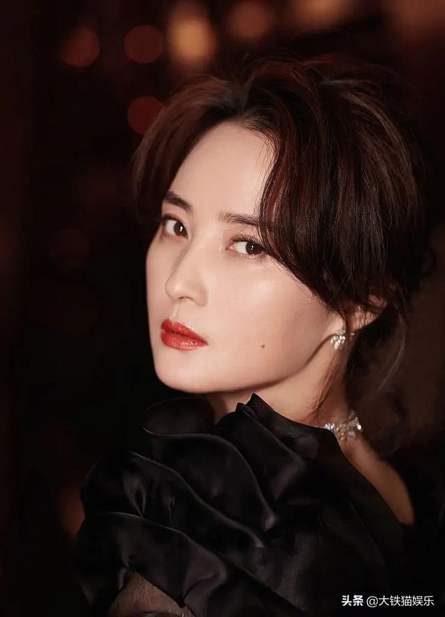 “胸有大痣”是美人标配？10位胸口有朱砂痣的女星，个个貌美如花