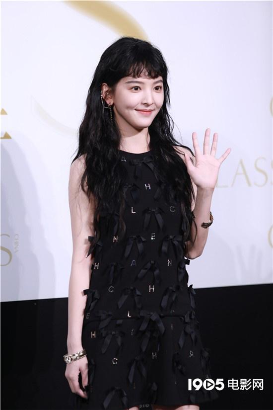 多位女星美艳同台 佟丽娅明艳大气娜扎深V秀美腿