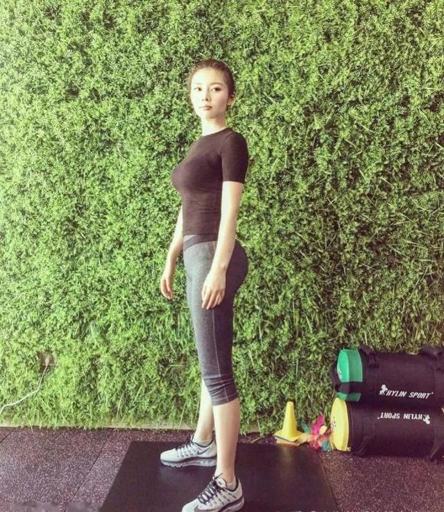这些女星的身材告诉你：“干干瘪瘪”不叫美，珠圆玉润才更有韵味