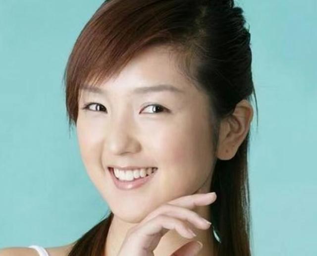 超女何洁:一场互撕的婚姻,3个孩子2个爹,她到底想要什么呢?