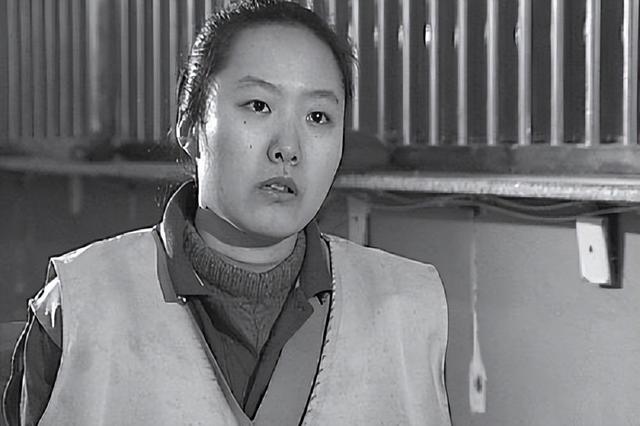 女犯人执行死刑真实影像，面无表情等待死亡，记者一句话让她破防