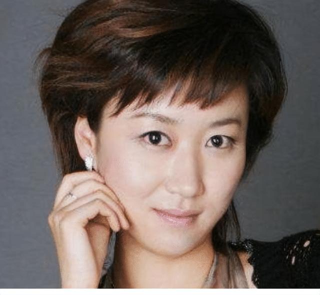 著名主持人魏笑：新婚24小时离世，痴情丈夫为爱守护15年至今未娶