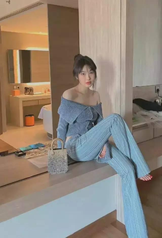 黄晓明前女友晒全 裸 照，身材凹凸诱人，网友：真不拿我们当外人