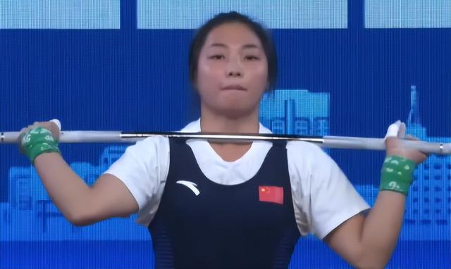 17岁高三女孩超越世界纪录!央视关注,中国举重队又出神将