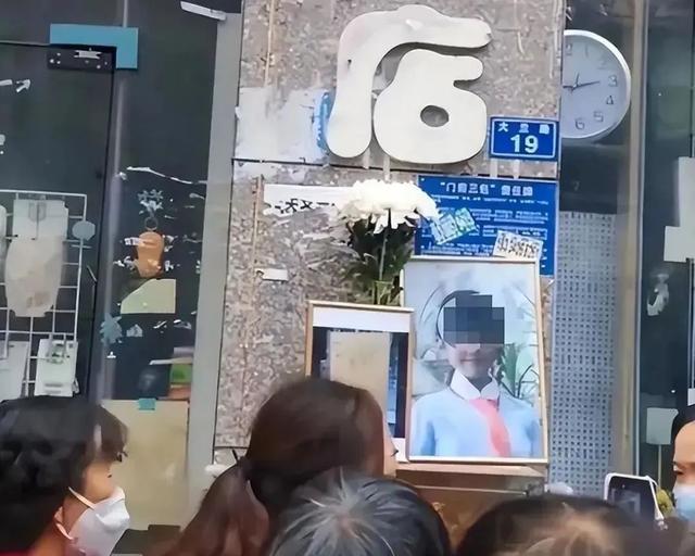 心寒!一条人命,3.6元,试问:这11岁小女孩有什么罪?