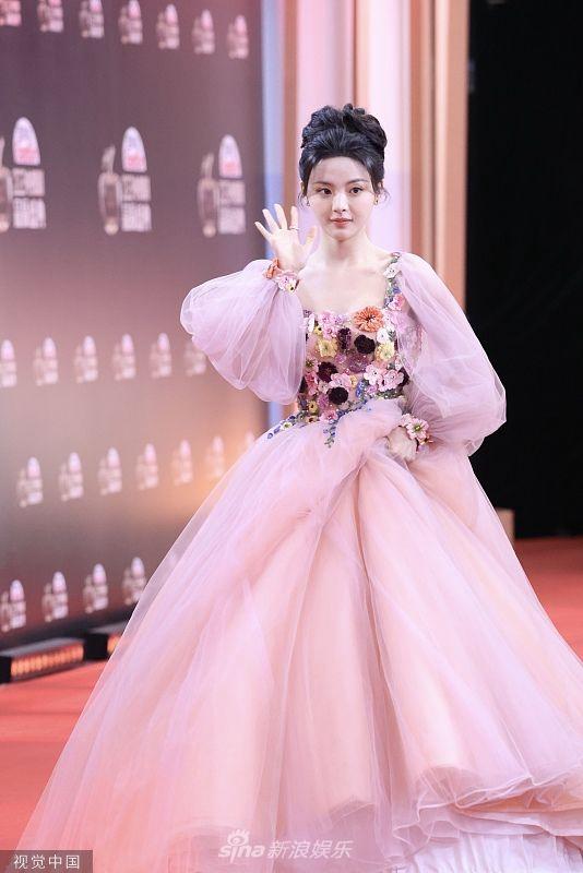 李小冉张萌万茜李一桐红毯争艳!众多美女魅力不可小觑