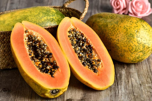 女性的胸部“大小”，与什么有关？木瓜真能“丰胸”吗？不妨了解