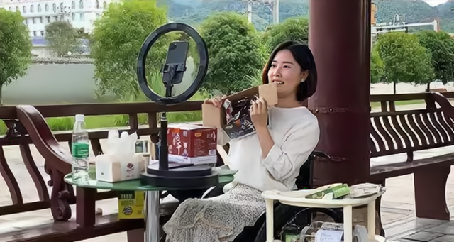 “轮椅女孩”杨淑亭:从颓废残疾女到美女总裁,她的人生如何逆袭