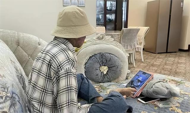 24岁女孩烧伤928天后重生!12次手术仍不放弃,向河南灾情捐500元