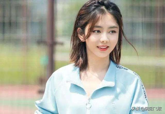 一首《我是女生》一段《青春之歌》