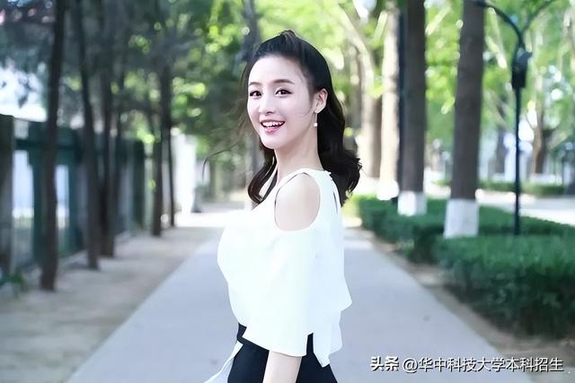 气质出众!毕业于华中科技大学,这位女神主持人屡登央视,“跨界”出演电视剧