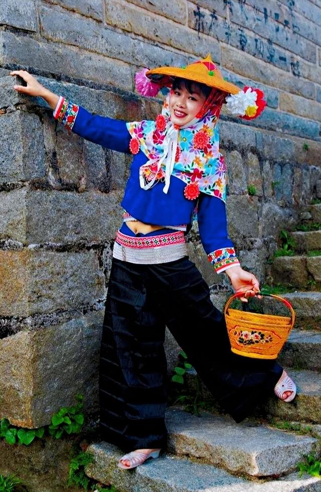 福建惠东半岛海边，生活着一群特殊的民间风情女人