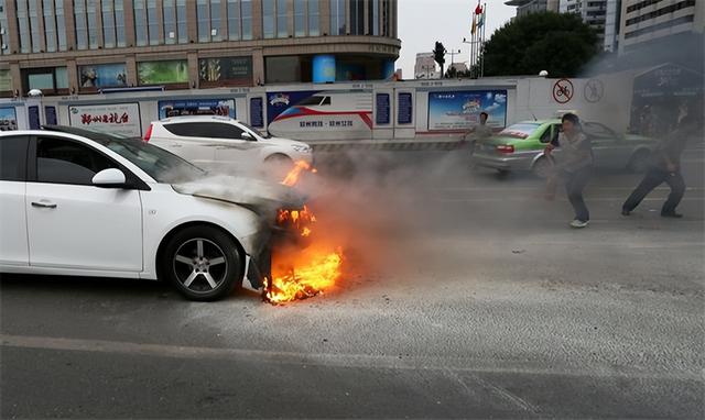 24岁女孩烧伤928天后重生!12次手术仍不放弃,向河南灾情捐500元