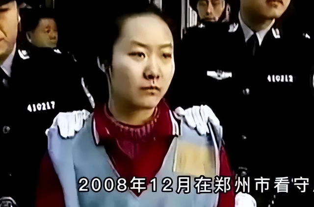 女犯人执行死刑真实影像，面无表情等待死亡，记者一句话让她破防