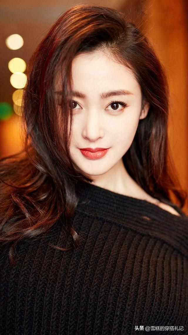 女人过了50岁该留什么发型?推荐这3种“减龄卷发”,洋气显脸小