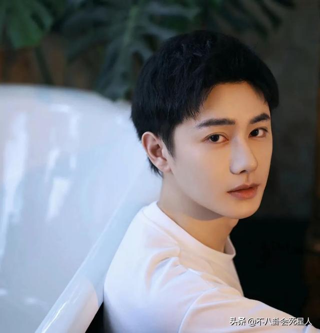 有种“整容”叫鼻子变了,萧亚轩近照像格格巫,袁姗姗认不出