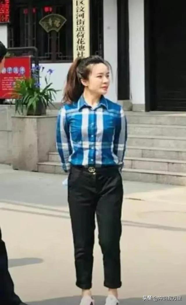 美女局长戴璐：出轨风波虽已过，却留下身影飘飘，暗香点点