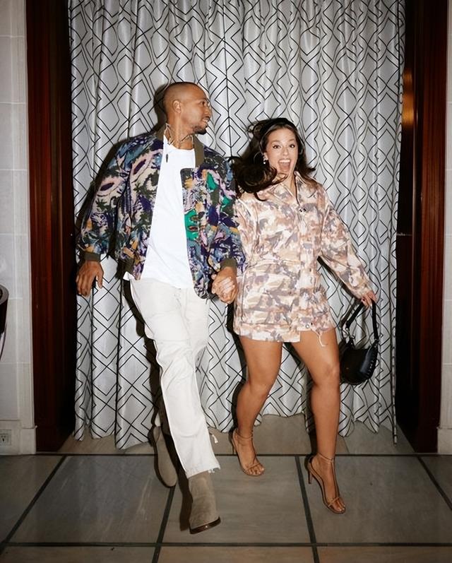 180斤大码超模太豪放了!穿泳衣亮相挤出很多赘肉,皮肤过于真实