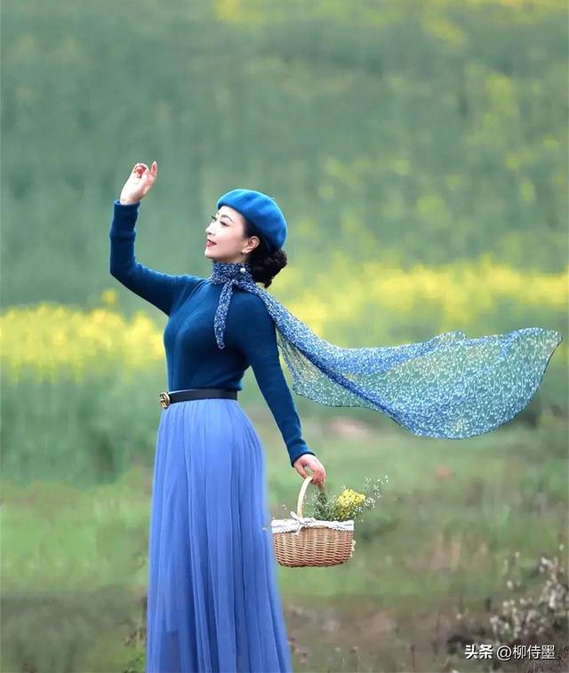 阿姨拍照不要大妈味儿,学会5个姿势和技巧,照片优雅有韵味