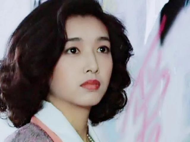 别痴迷排骨胸了！这8个“珠圆玉润”的女星，哪个都不输瘦美人