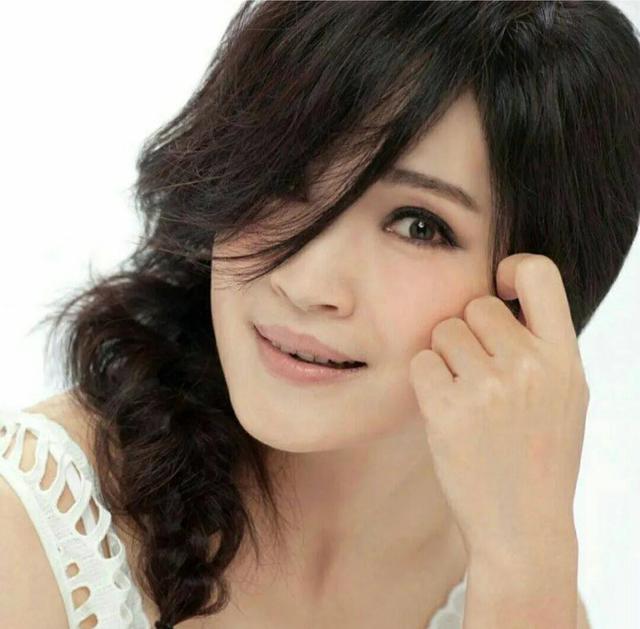 台湾女星自曝56岁还是处女，没有接过吻，曾担任周星驰电影女主角