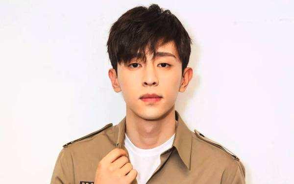 邓伦王柳雯口红广告，动作超级亲密，粉丝要吃醋了吧