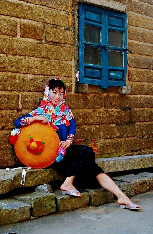 福建惠东半岛海边，生活着一群特殊的民间风情女人