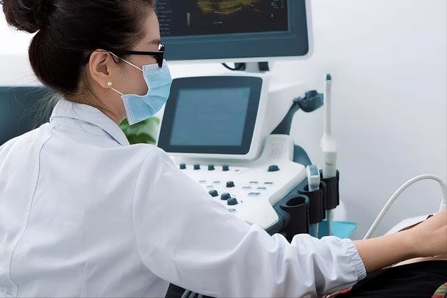 女性的胸部“大小”，与什么有关？木瓜真能“丰胸”吗？不妨了解