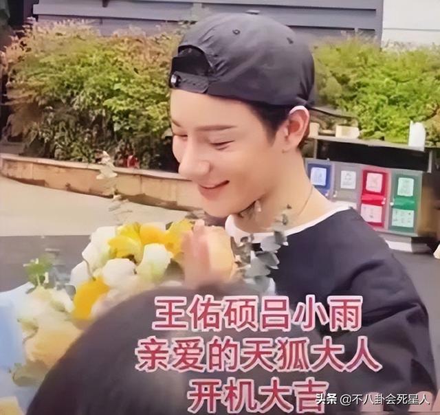 有种“整容”叫鼻子变了,萧亚轩近照像格格巫,袁姗姗认不出