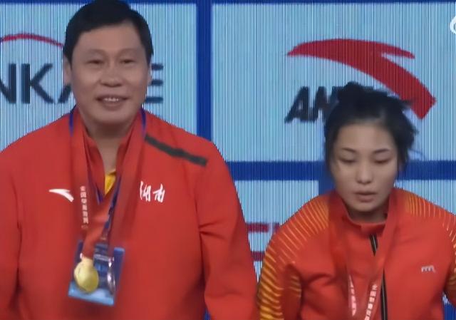 17岁高三女孩超越世界纪录!央视关注,中国举重队又出神将