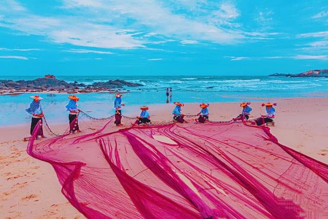 福建惠东半岛海边，生活着一群特殊的民间风情女人