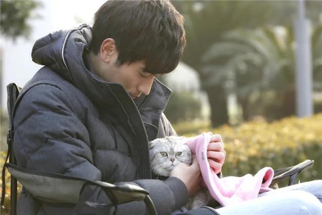 演员高以翔最后一部剧《怪你过分美丽》上周开播