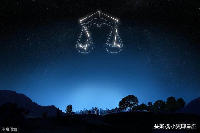 容易激起保护欲,却让人捉摸不透,天秤座女生看似风情实则专一