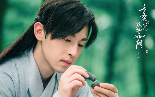 邓伦王柳雯口红广告，动作超级亲密，粉丝要吃醋了吧