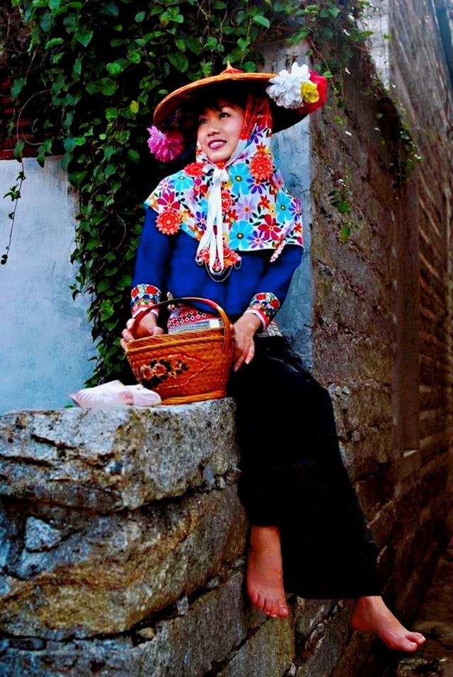 福建惠东半岛海边，生活着一群特殊的民间风情女人