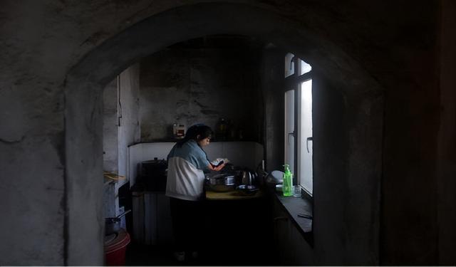 初二女生为活命扎针超25000次，其母亲两年前因病离世，当事人：很想妈妈，未来想当医生