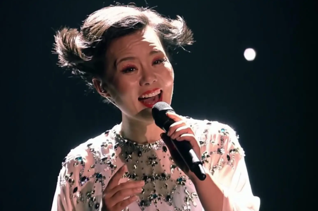 46岁龚琳娜被曝参加浪姐！在家大跳热舞露出肚皮，15秒下来一身汗