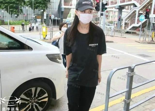 何鸿燊三太陈婉珍,身家10亿美元,她平时坐什么车?