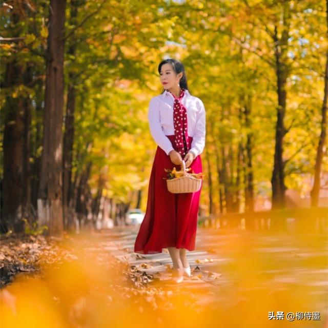 阿姨拍照不要大妈味儿,学会5个姿势和技巧,照片优雅有韵味