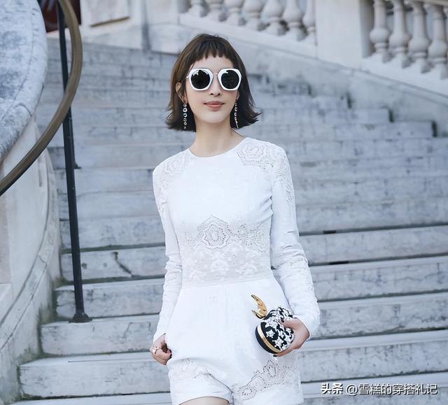 女人过了50岁该留什么发型?推荐这3种“减龄卷发”,洋气显脸小