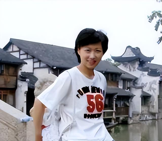 著名主持人魏笑：新婚24小时离世，痴情丈夫为爱守护15年至今未娶