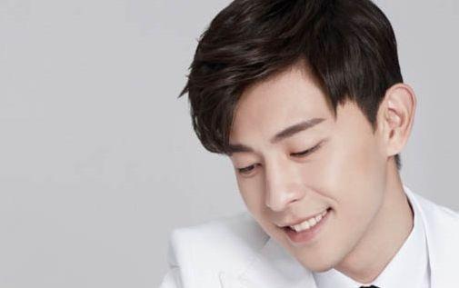 邓伦王柳雯口红广告，动作超级亲密，粉丝要吃醋了吧