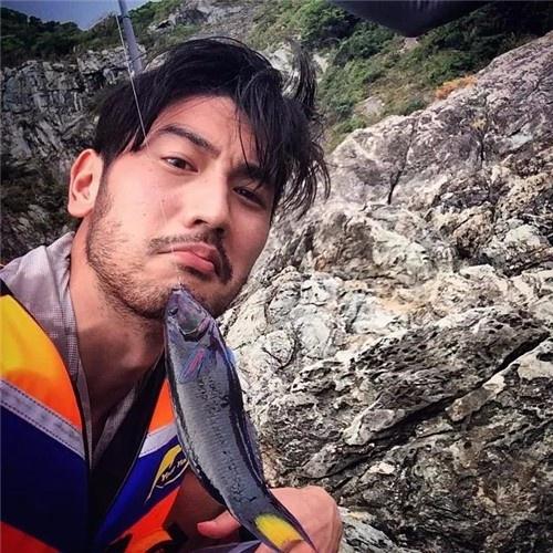 演员高以翔最后一部剧《怪你过分美丽》上周开播