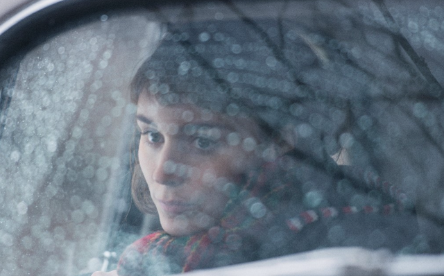 这部电影，讲述了两个女人之间细腻而美好的爱情故事