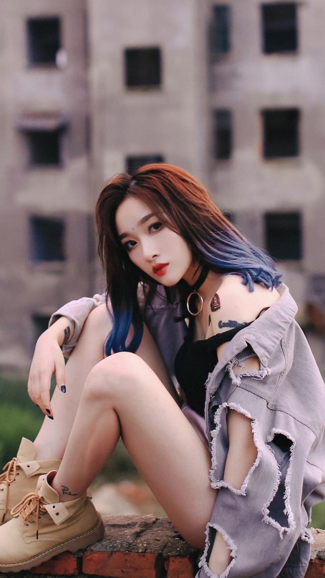 非主流女生手机壁纸 沉醉于街角之中