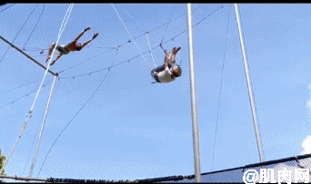 71岁“少女”穿比基尼跳舞，被吐槽：过于性感，为老不尊